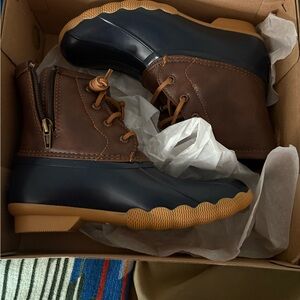 Kids Brown and Navy Duck Boots
Fit a women’s size 5